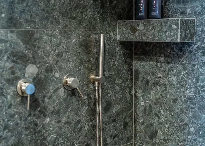 Anogi Lägenhetshotell 4*