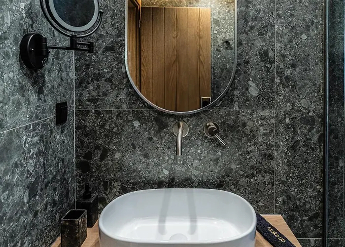 Anogi Lägenhetshotell 4*